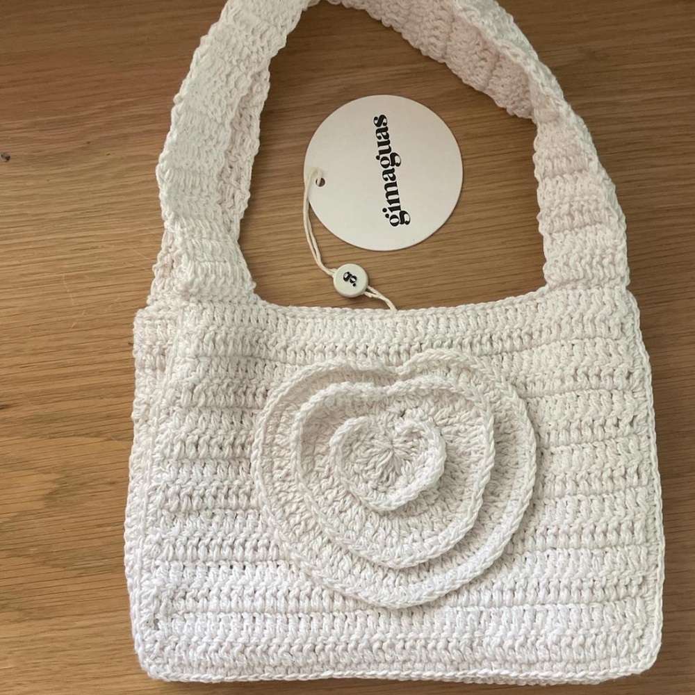 Gimaguas white crochet bag